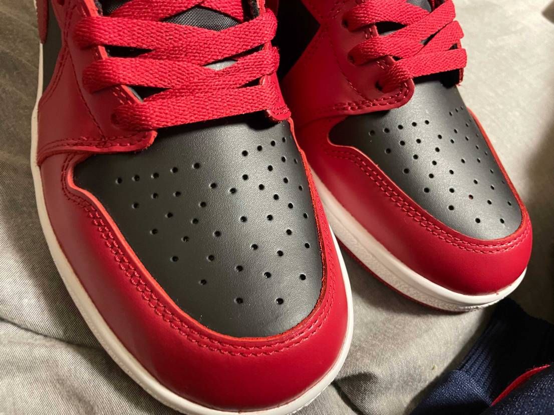 スニダンで買ったですが不安なので聞きたいですが、本物ですか？