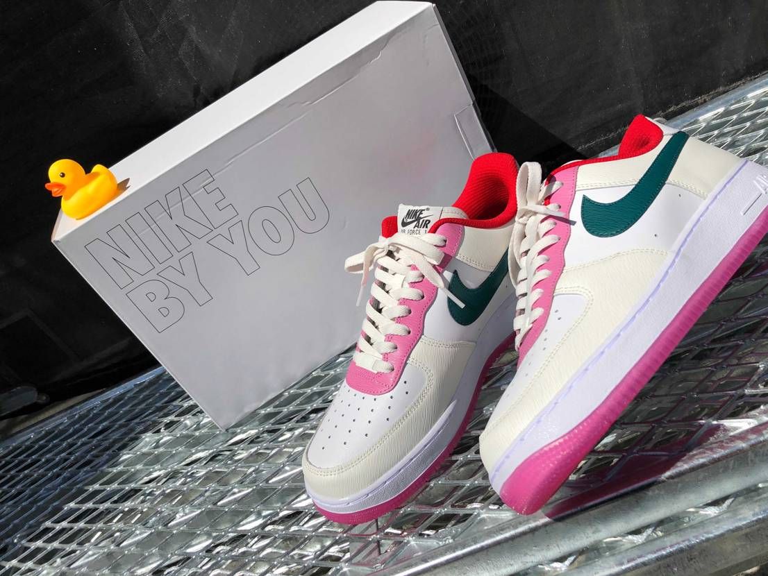 NIKE BY YOU 
良い感じに仕上がりました！！
ケツのイニシャルと誕