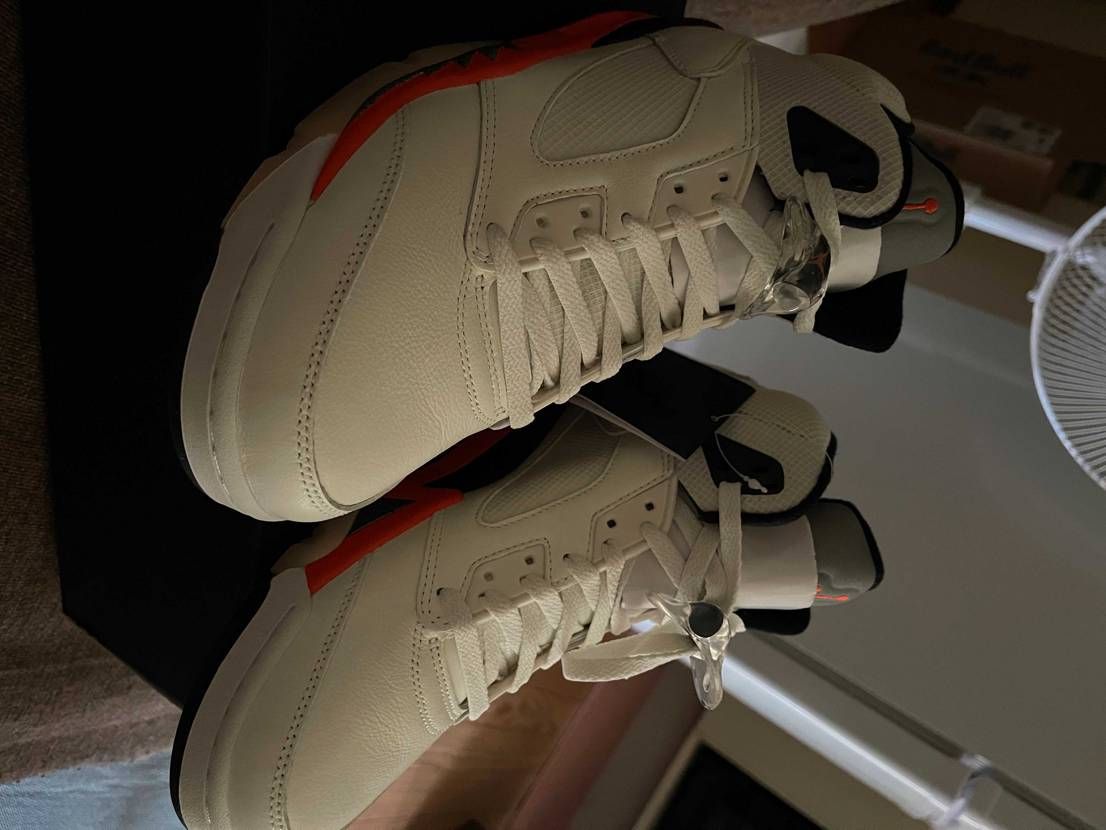 やっと、届いた〜！
AJ5スェード生地しかもってないけど、合皮で、あまりレビュ