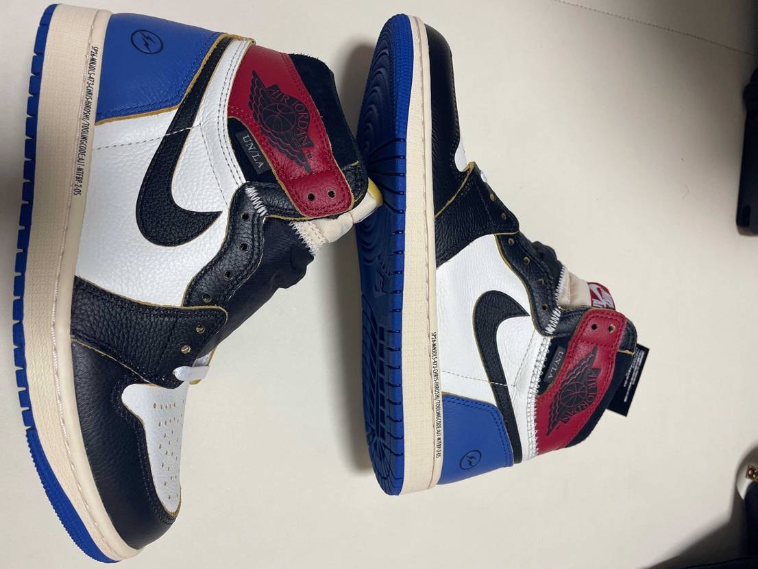 なんか違和感あると思っててやっと気づいたんだけど、片方ギザギ