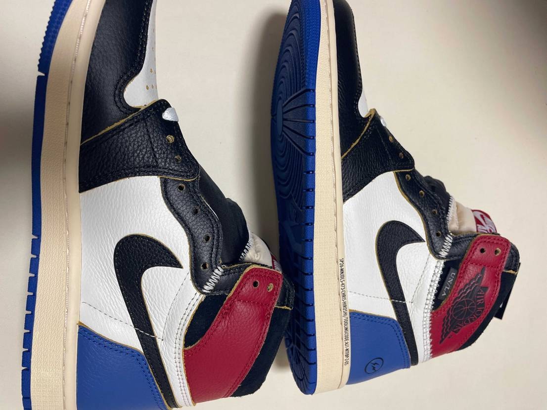 なんか違和感あると思っててやっと気づいたんだけど、片方ギザギザ縫製されてないんだ