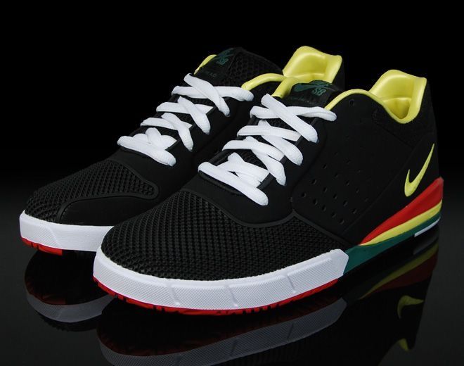 ラスタカラーのNIKEのコレクターを始めました。