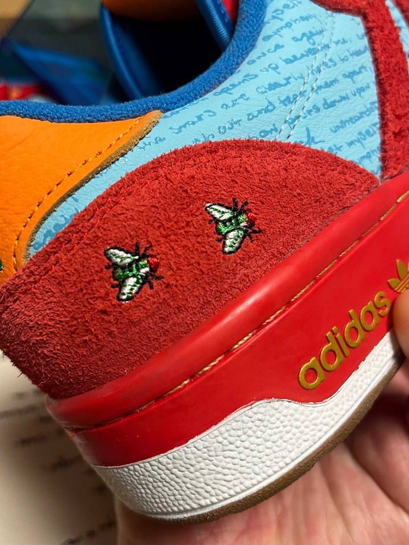 ここでも海外でも話題になって無いけど最高です👍
ハエの刺繍