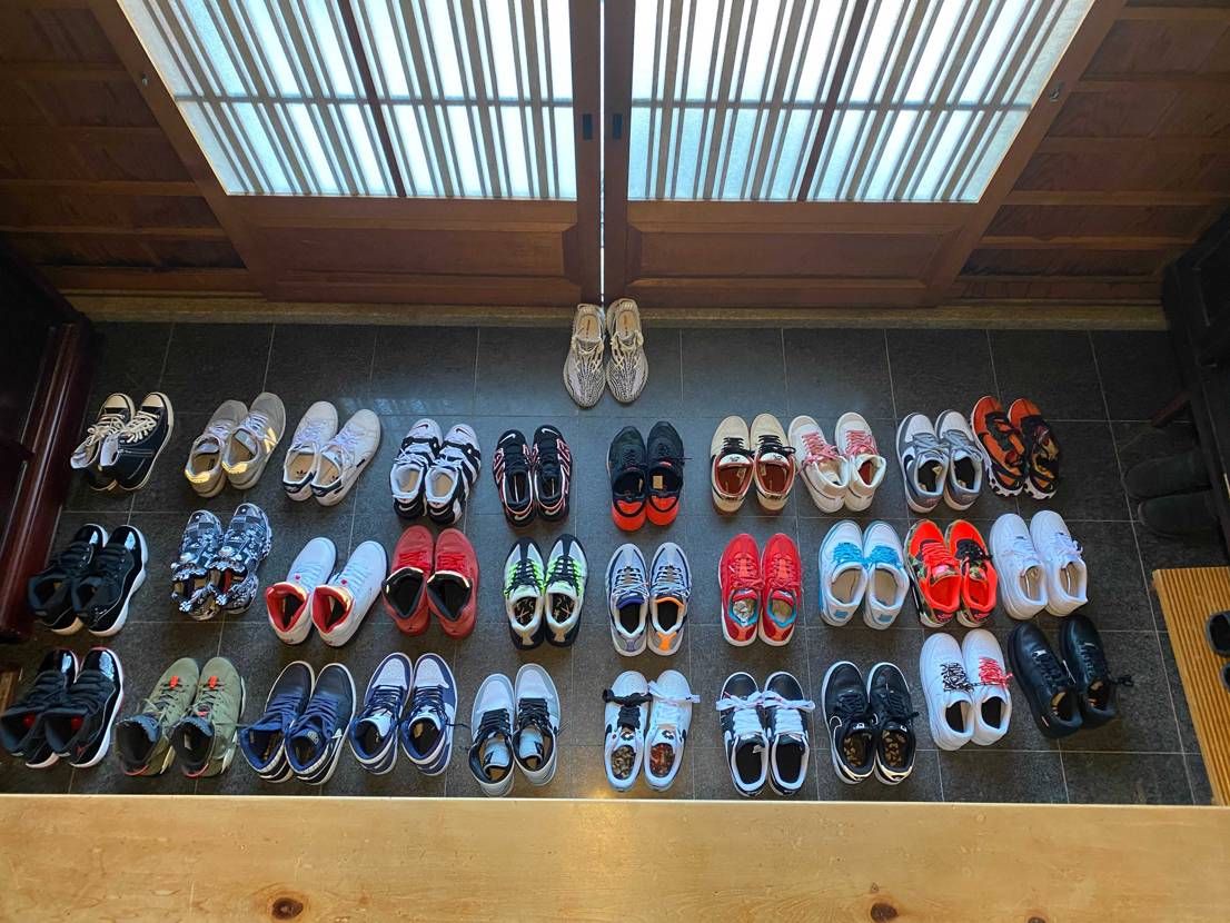 家の整理がてら、実際今何足かなと思い、
玄関に全種類並べてみました。
靴の朝