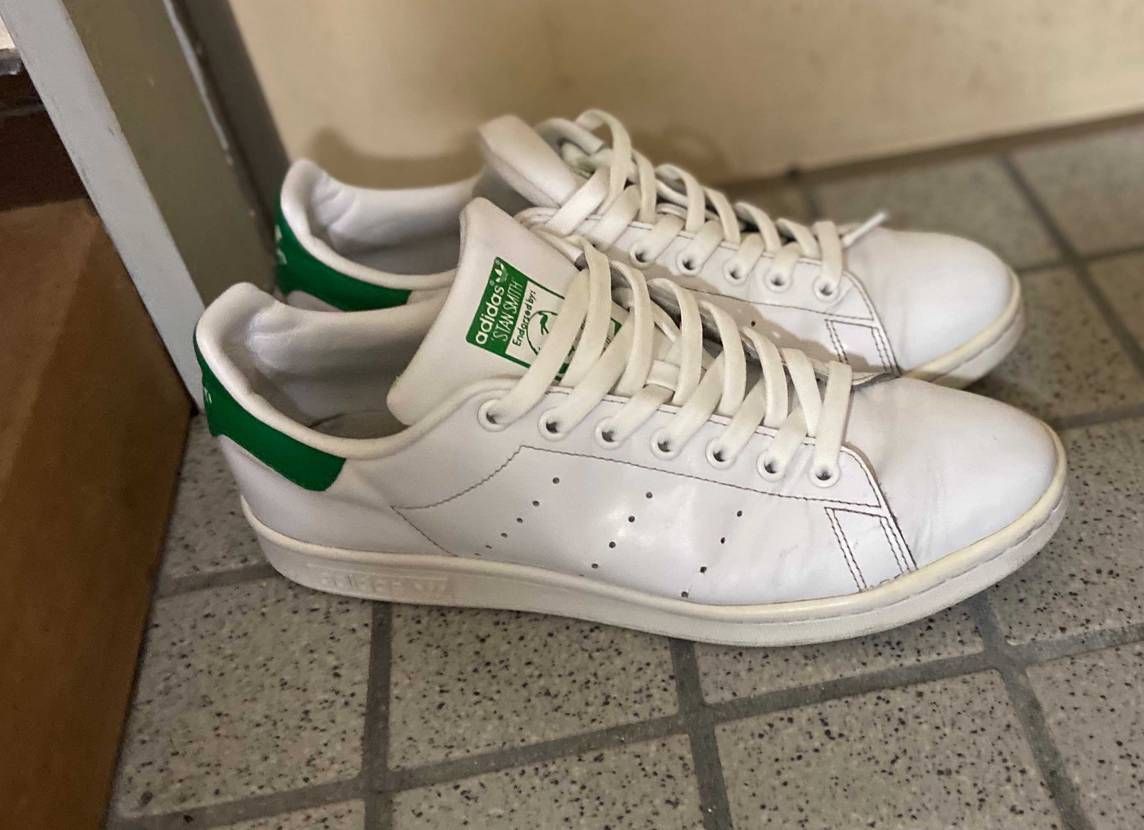 今日はスタンスミス！
2年くらい前にABCマートで買った普通のやつ
かなり汚