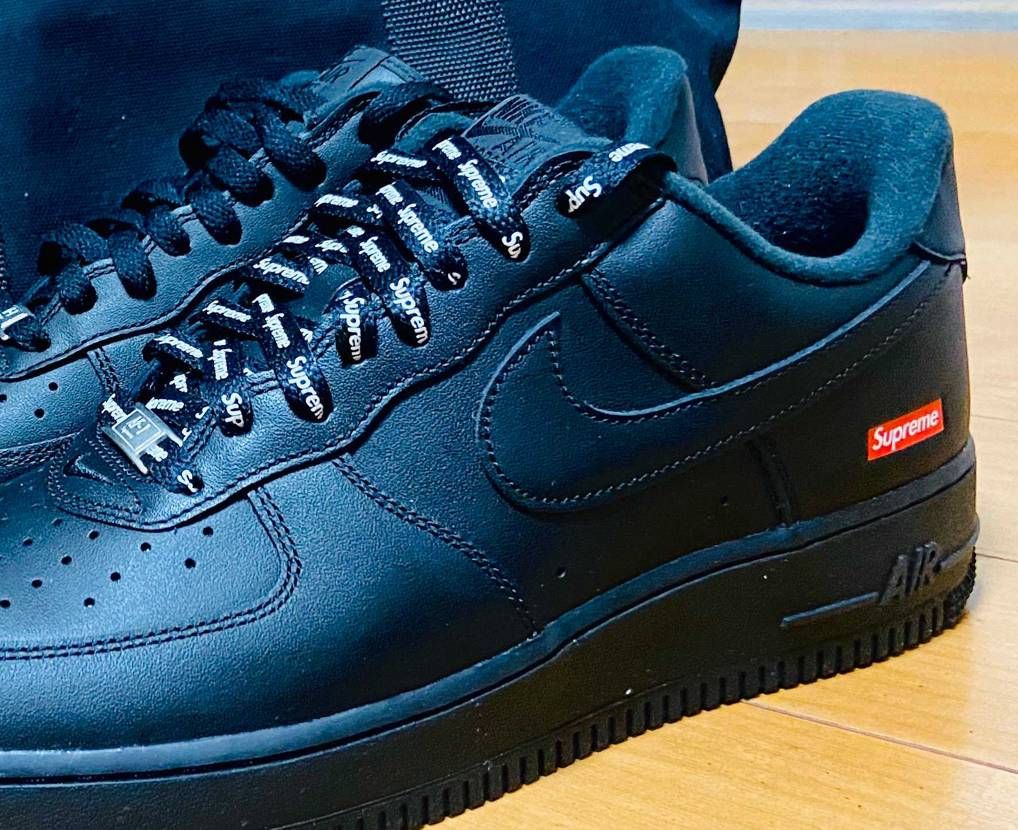 初の黒のフォースワン！
シュプのヒールロゴ、ロゴ紐で全然違