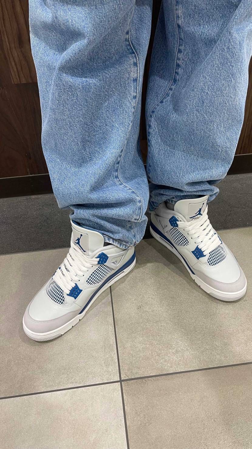 先週の休みにAJ4インダストリアルブルーを初履きしました👟
supremeの