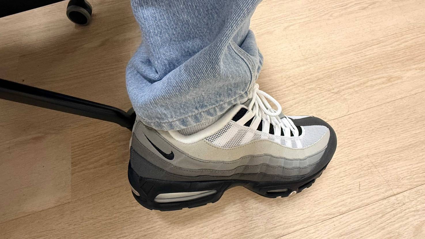 AM95カスタムグラナイトを履いて仮歯治療してます…
🦷👟