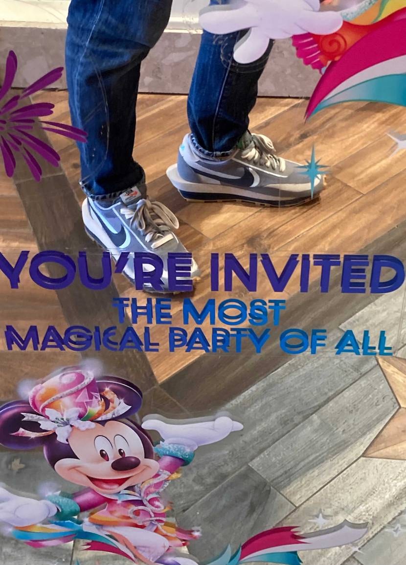 香港のディズニーランドに行ってきました🐭
どのスニーカーを履いて行こうか考えた