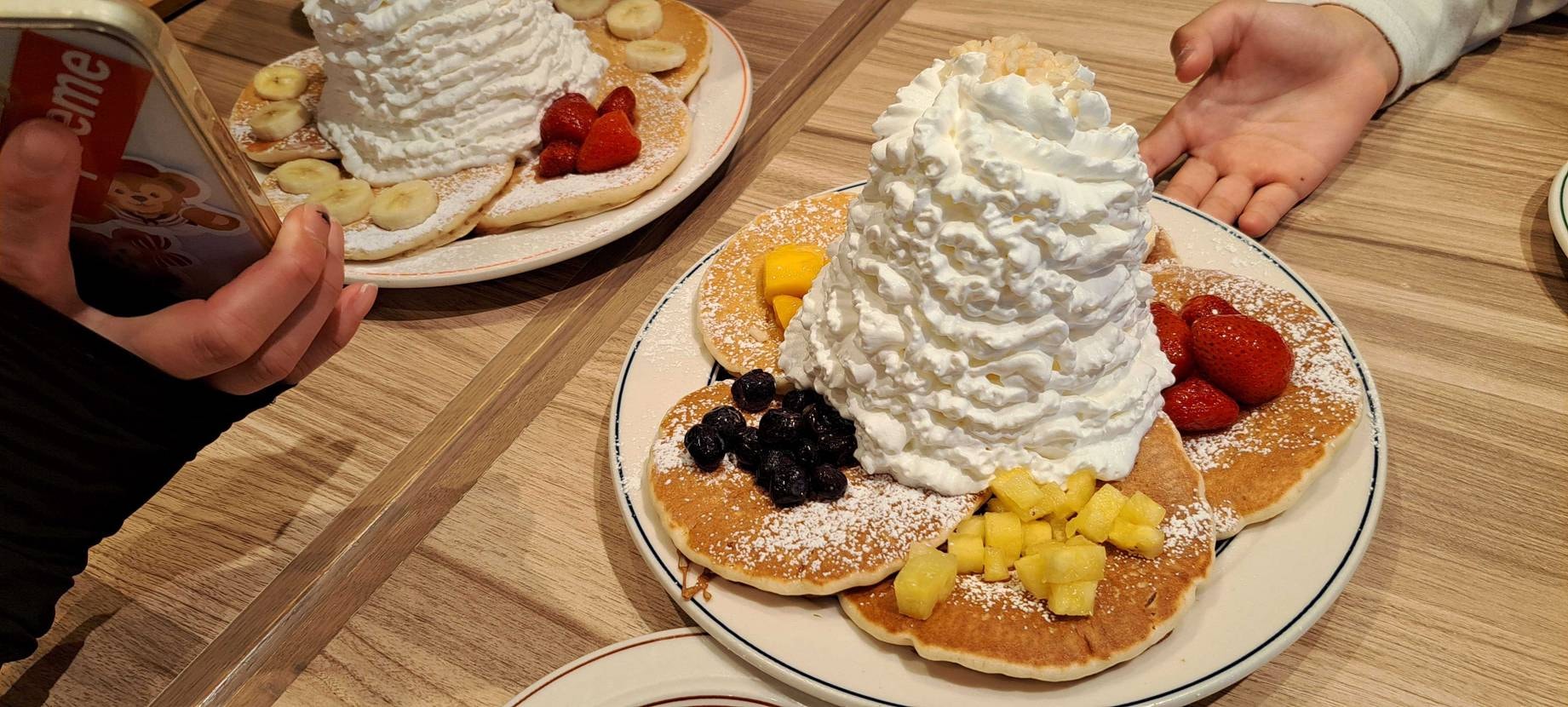 今日は行くあてもなくお出かけ🚗³₃

車中でパンケーキが