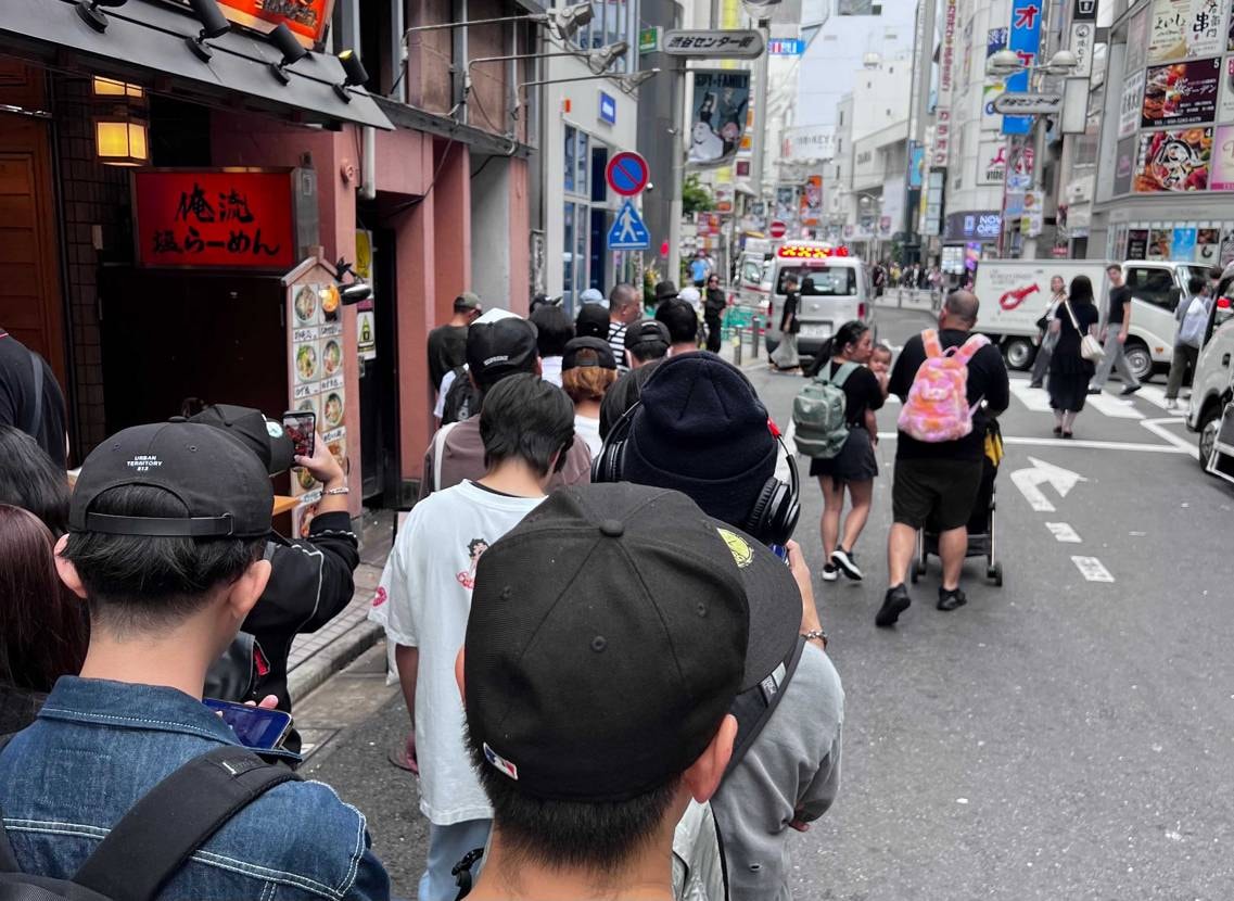 Atmos渋谷リニューアルの並びできてます！
先頭の方何時に来たんだろう？