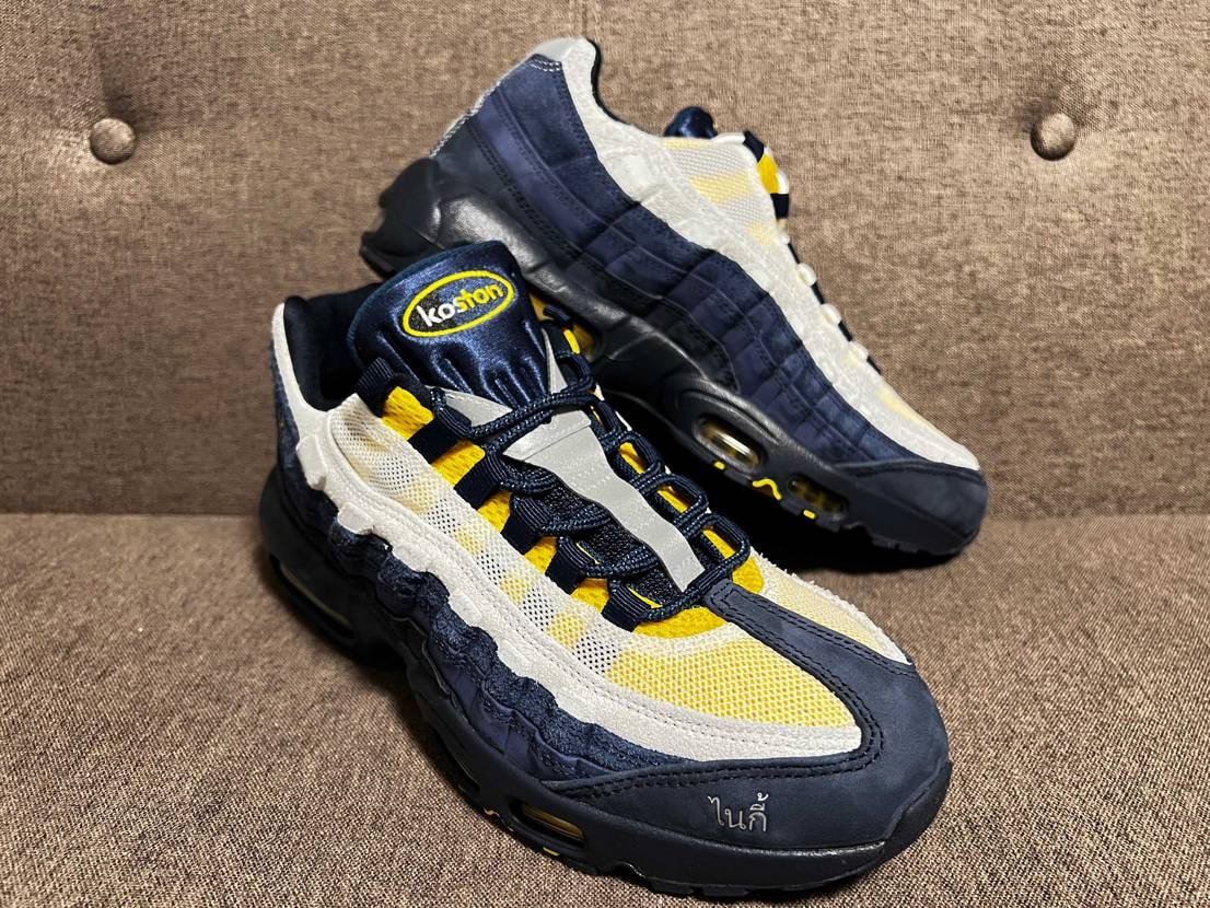 誰も投稿してなかったので、付属のネイビーのレースを通してみました。