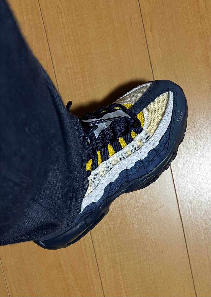 誰も投稿してなかったので、付属のネイビーのレースを通してみま