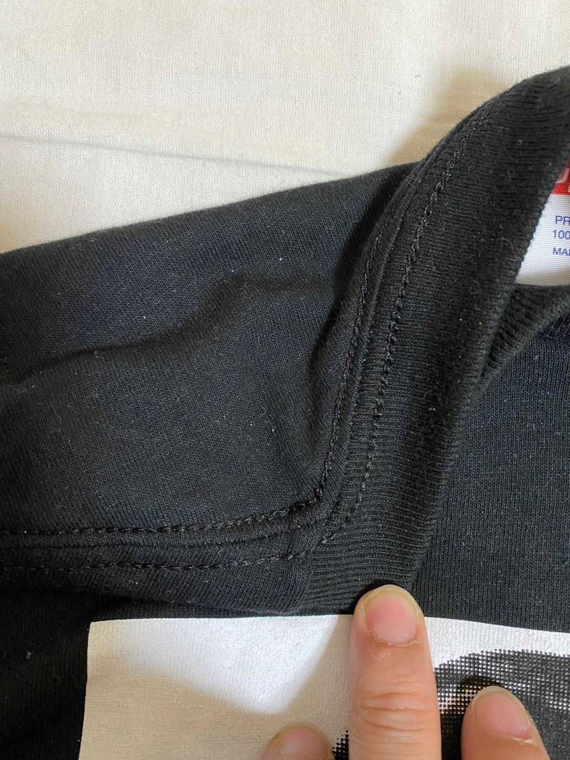 初めてStockXでシュプリームのtシャツ買ったんやけど
