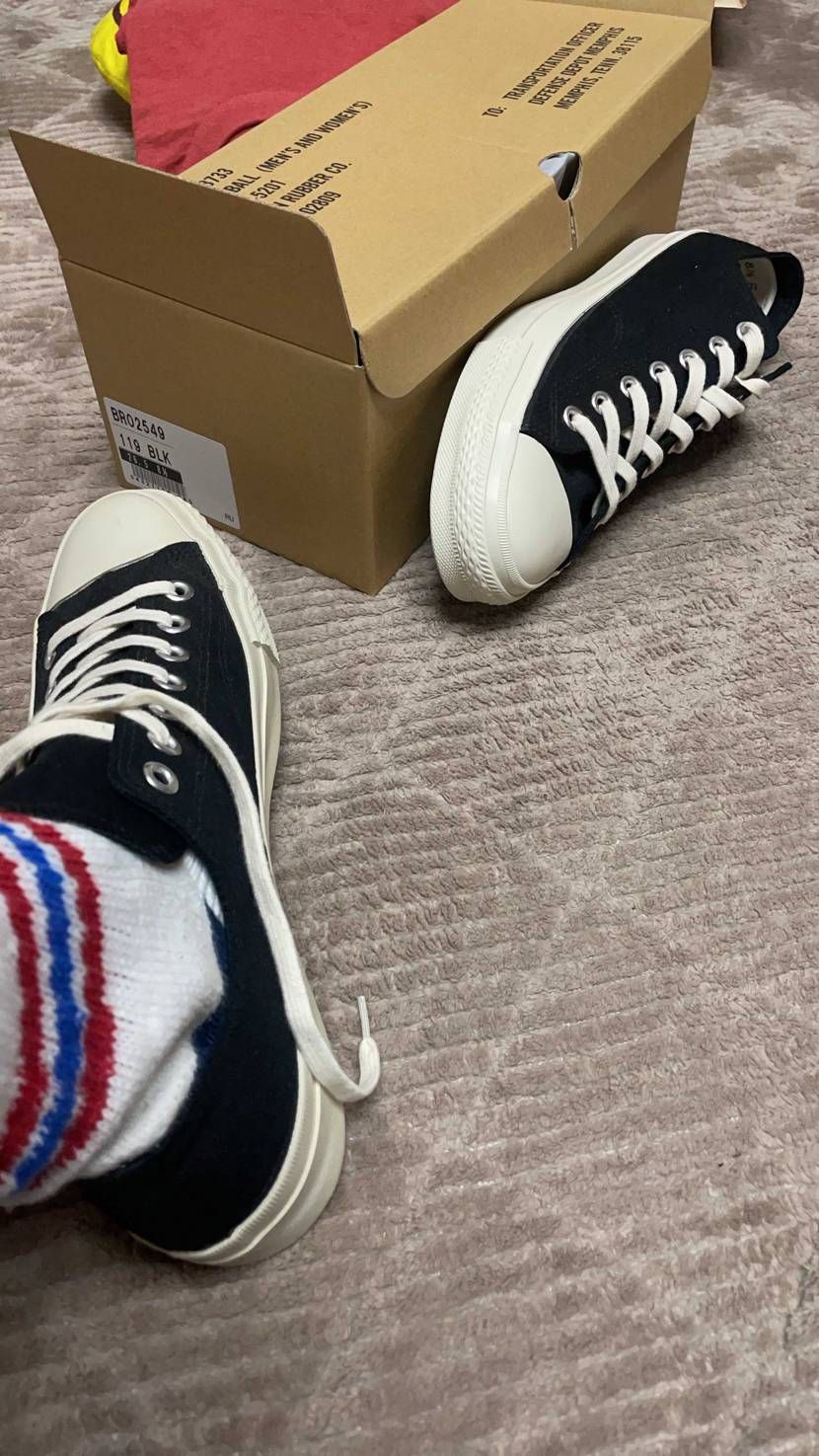 明日の誕生日プレゼントに奥様からスニーカー頂戴しました🤣
真っ黒のキャンバスロ