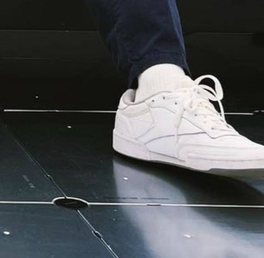 このスニーカーってなんてやつでしょうか？リーボック？