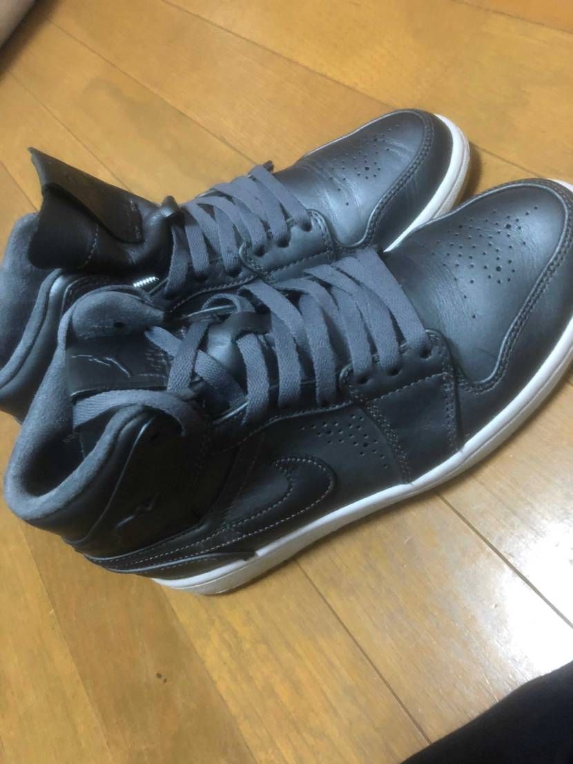 このジョーダンなんですけど調べても詳しいことがわからずどんな靴なのかもわからない