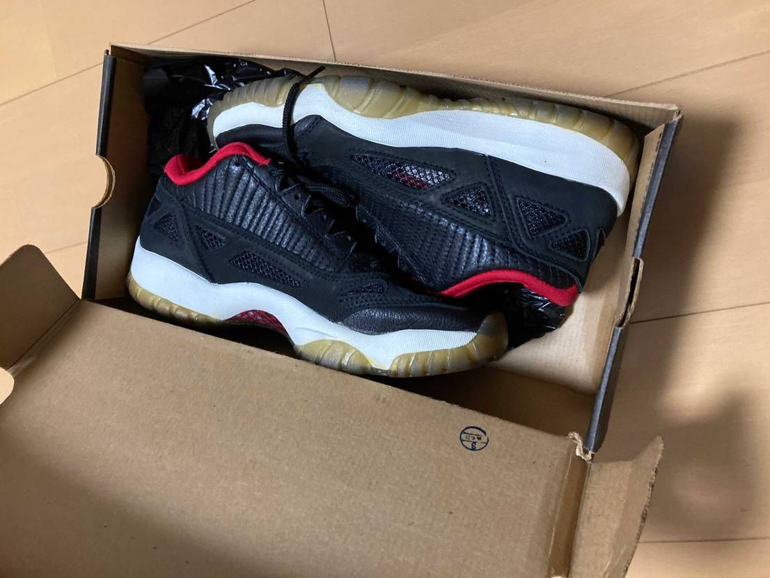 実家の屋根の雪降しのついでに持って帰って来た
'96 AJ11 LOW 赤/黒
