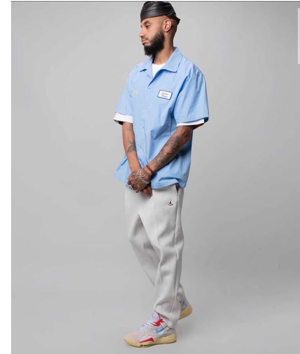 この方が履いてるズボンを購入したいと思っていますが、分かる方いたら教えて下さい。