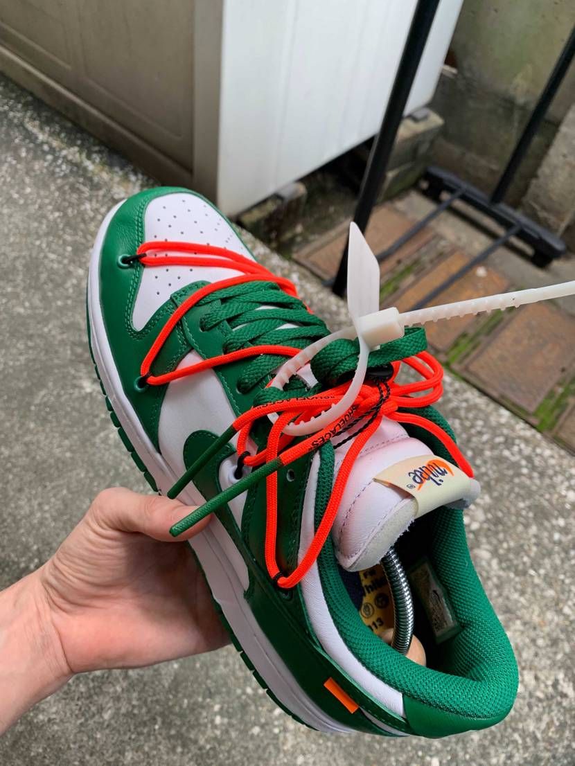 このカラーほんとすき
初めて革ダンク買ったけどAJ1と比べると革がめっちゃ柔ら