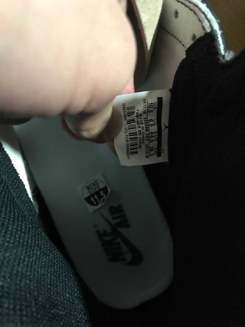 スニダンで買いました
このシール、どう言う意味ですかね？

28.5センチ