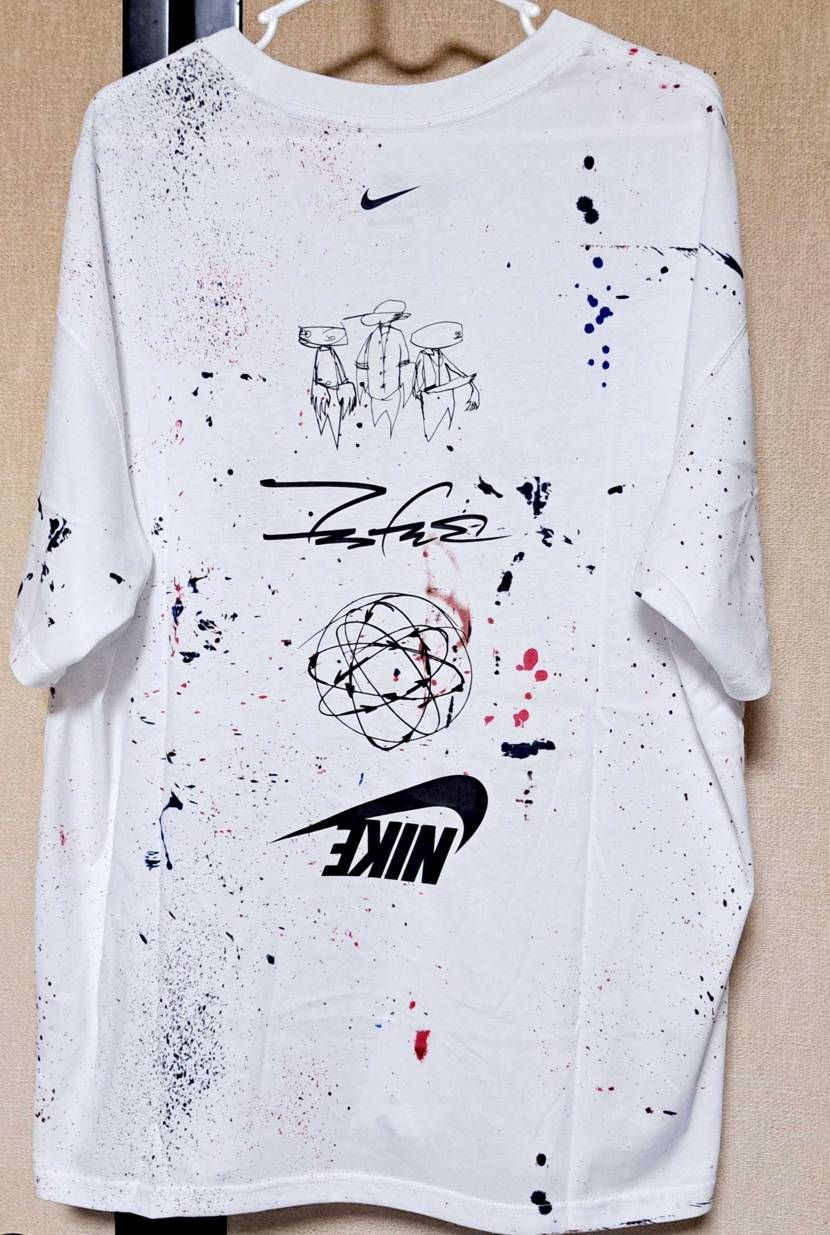 久しぶりのNIKEのTシャツ👕
黒は買えなかったけど白も良