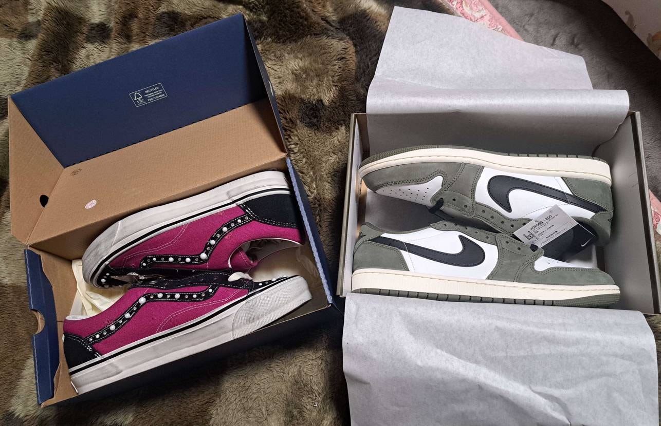 アトモスさんから早くも到着😊
これは大人なカラーですなぁ🎵
後はずっと待って