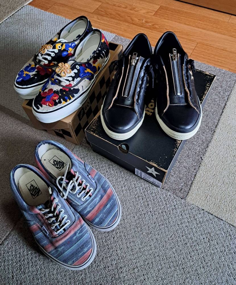 届きましたぁ😄
渋さと派手な対極的な2足💕
下のVANSはリサイクルショ