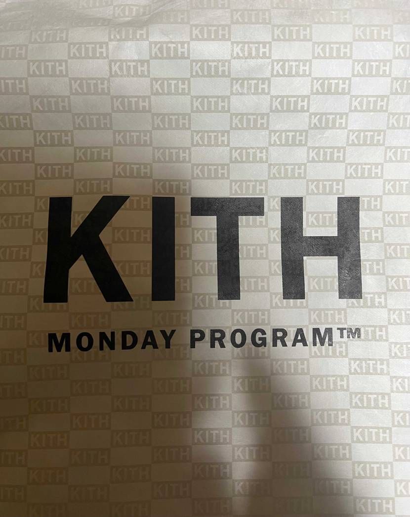 KITHオンラインで21日にリストック拾えたクルーネックが予定よりも2日前倒しで