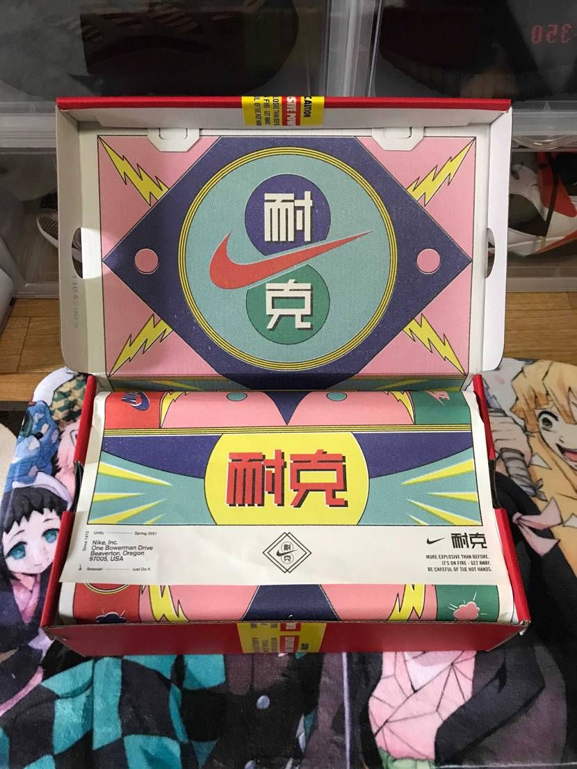 なかなか定価で買わしてくれないので購入😅
スニーカー表面はナイロンで覆われてる