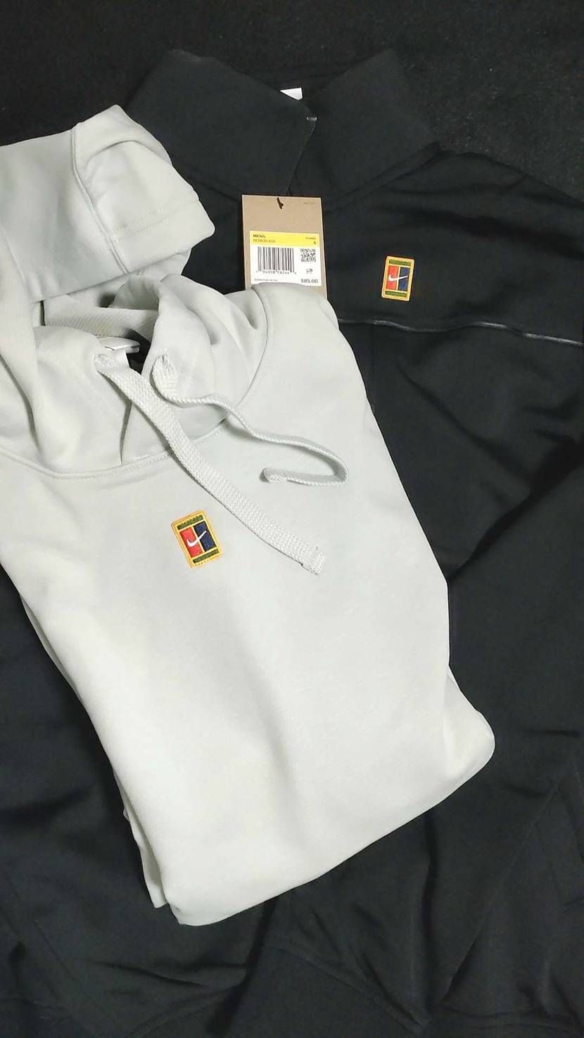 やっと注文してたのが届いた😊
NIKEジャージの上下と、フーディーです。
フ