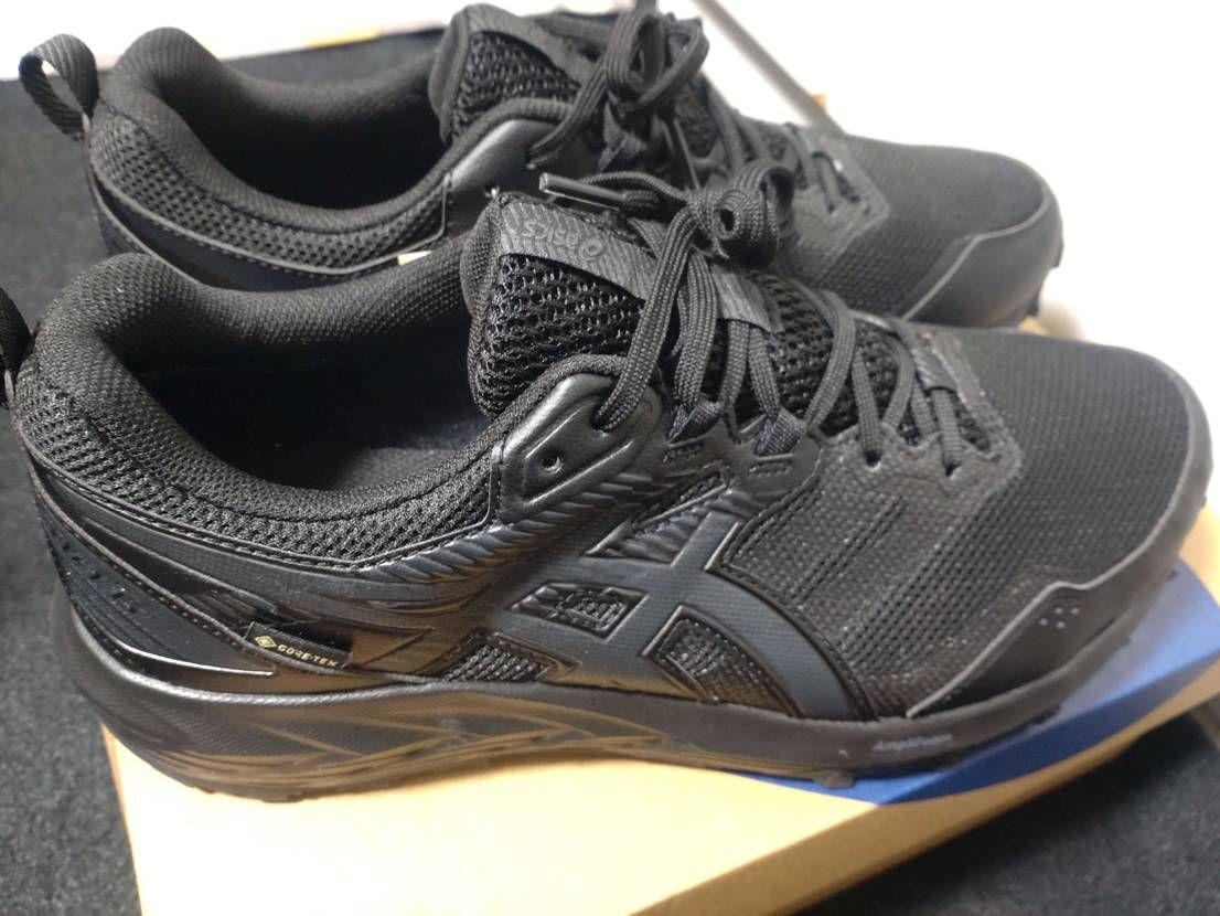 アウトレットで見かけて購入
ASICS　GELｰSONOM