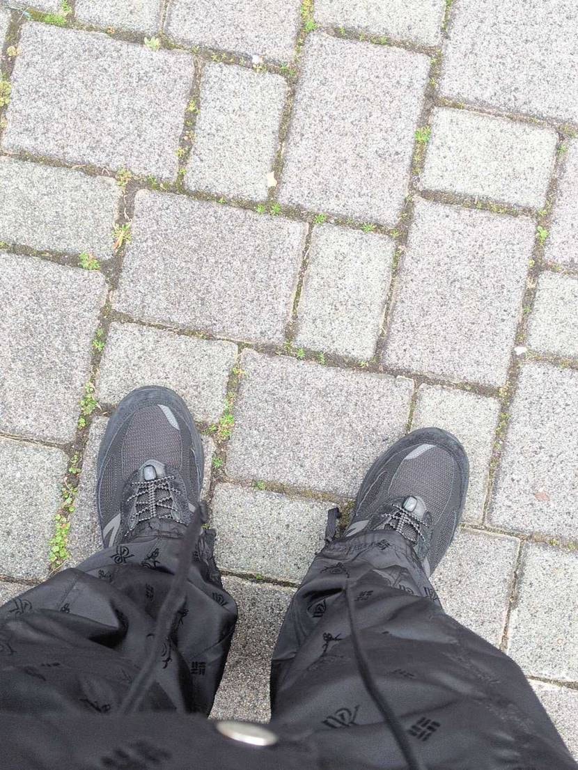 今日はV6とKITH×Colombiaのセットアップ

お腹いっぱいお昼食べ