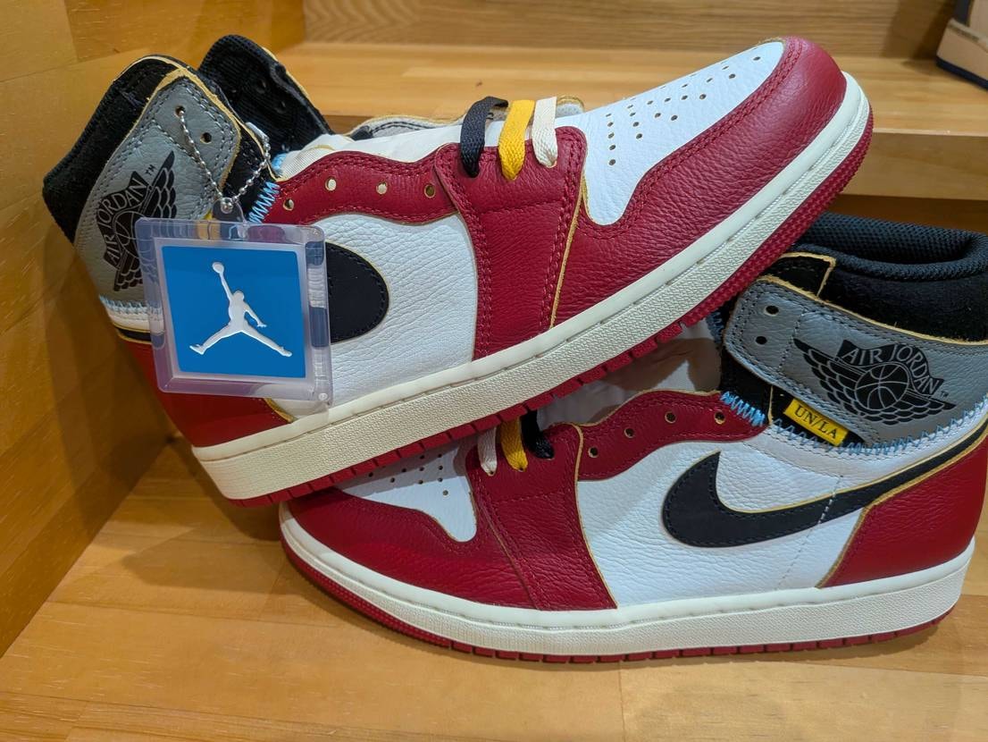 本日無事にロイヤル到着しました👟
箱に少しダメージあったけ