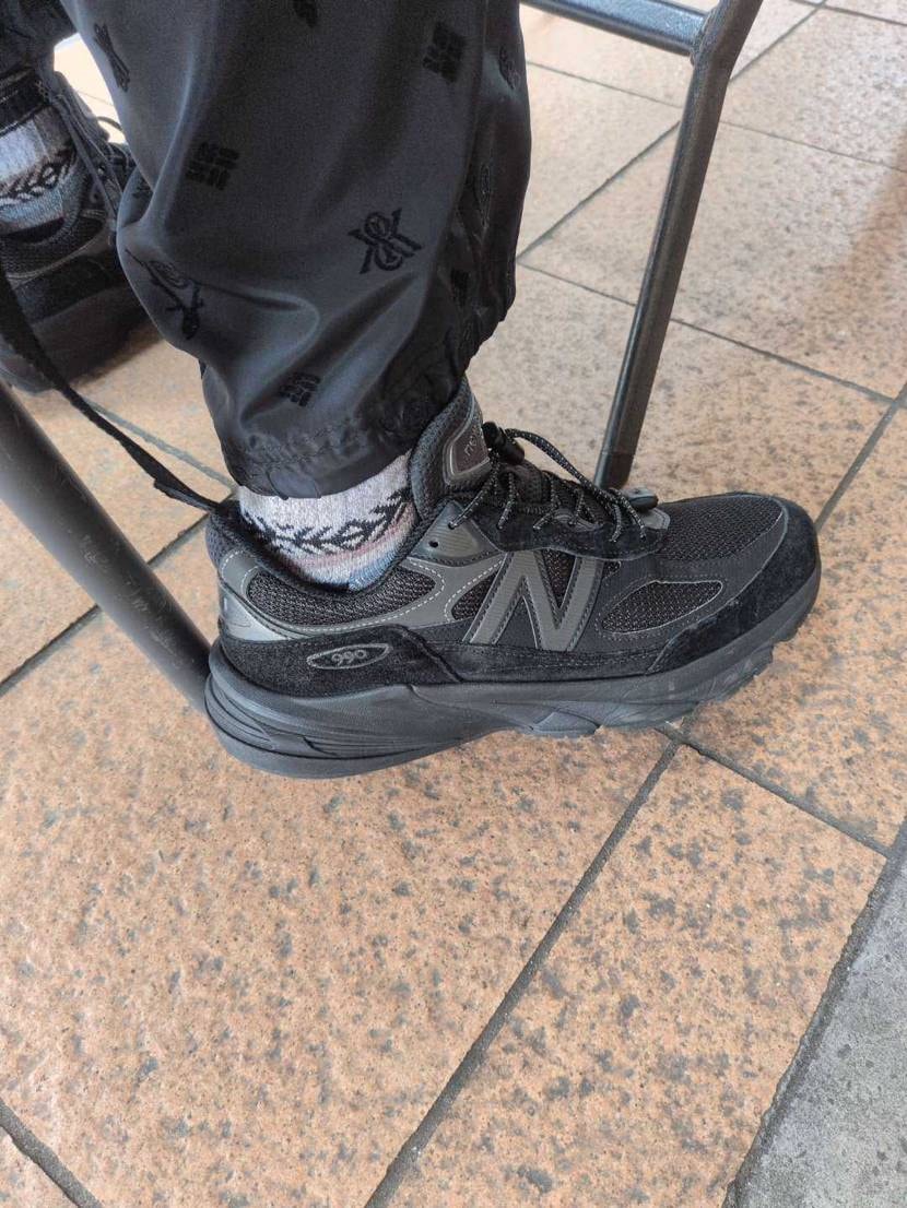 今日はV6とKITH×Colombiaのセットアップ

お腹いっぱいお昼食べ