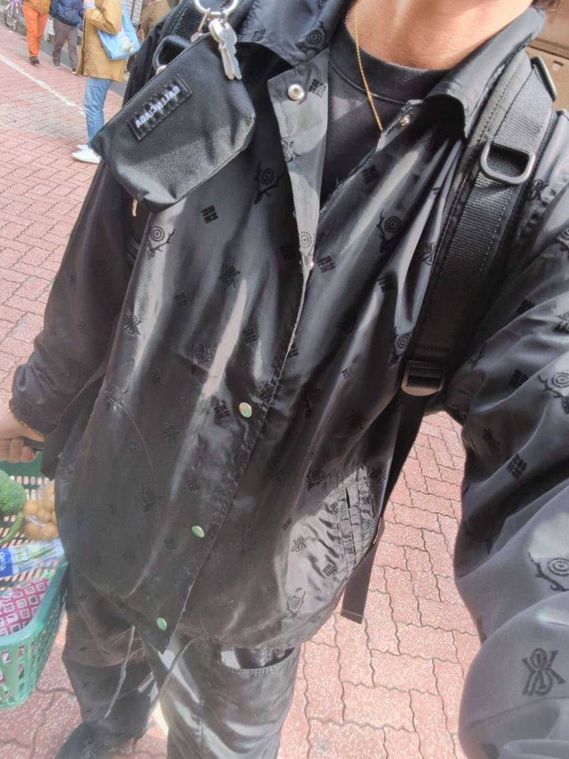 今日はV6とKITH×Colombiaのセットアップ

