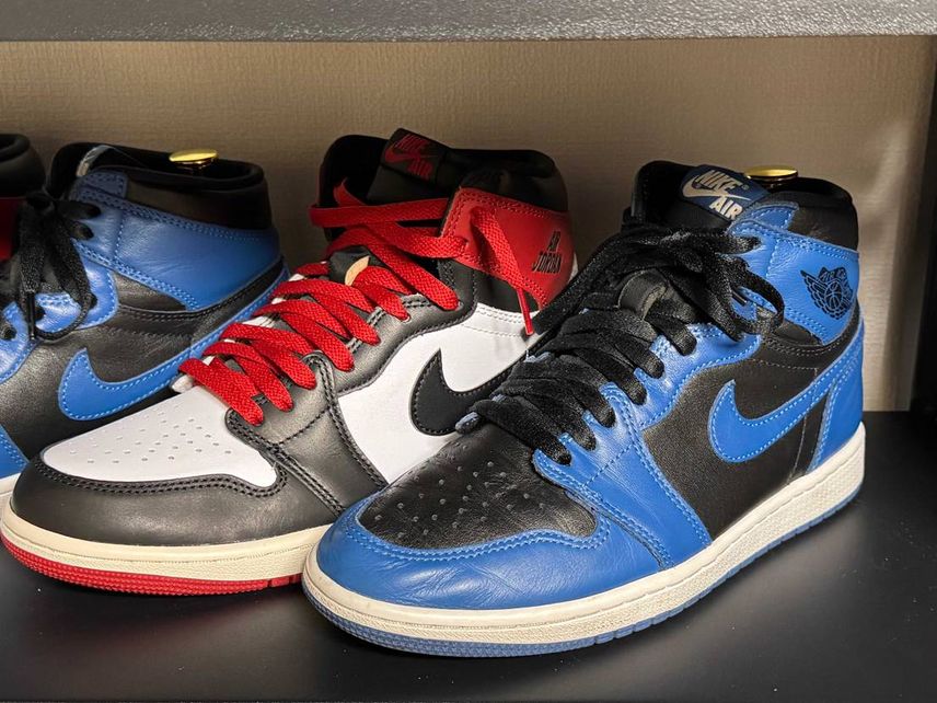 つま黒で久しぶりにaj1のOG買ったので、ハーフサイズ下げて靴紐ギュンギュンに締