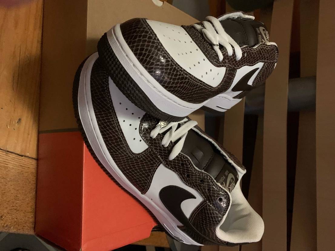 質問です。エアフォース茶蛇なんですがこれって昔流行ったんです