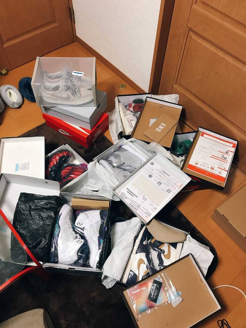 スニーカー整理中　
まだ何足か放置したまんまだから明日やろ！！