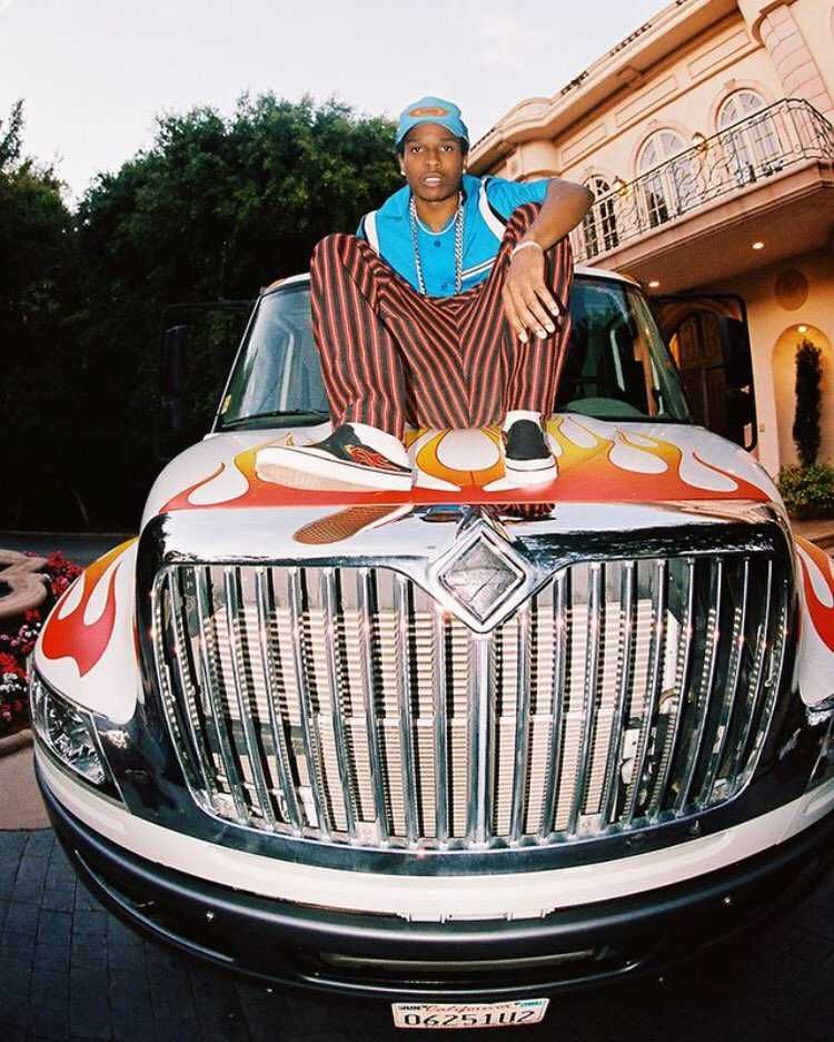 A$AP RockyとVANSのコレ欲しいけど国内出ないんだろうなぁ