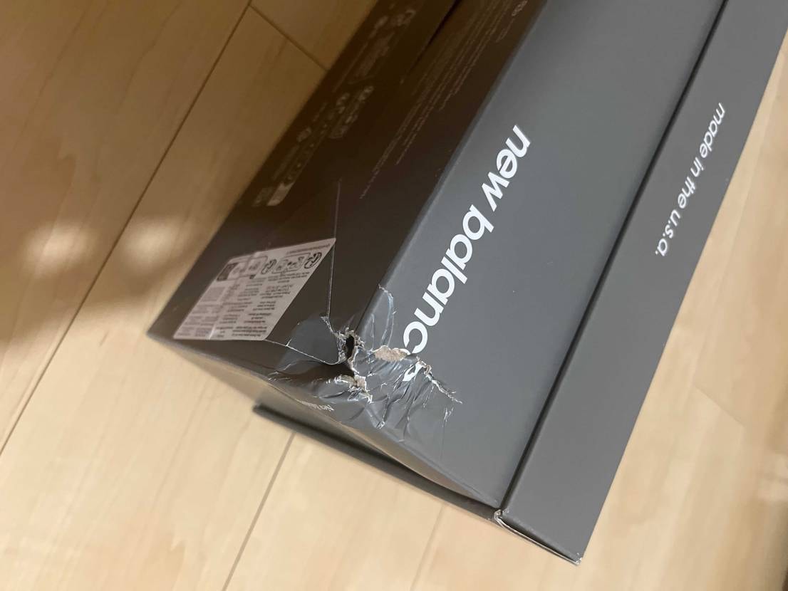 おいーEND高い関税払ったのに箱がっつり穴空いとるぞ！
今までENDでこんな事