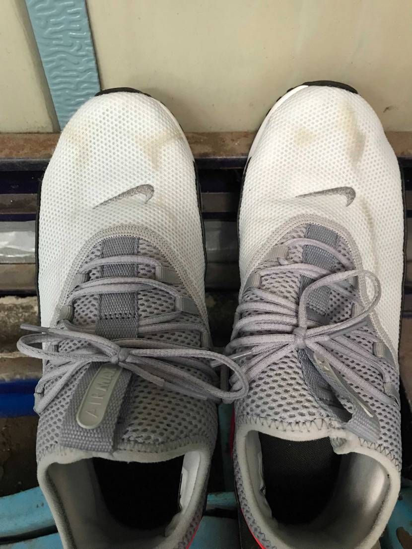 最初スポンジでこすって乾かしたら汚れが浮いてきましたので
次は高圧洗浄で汚れを