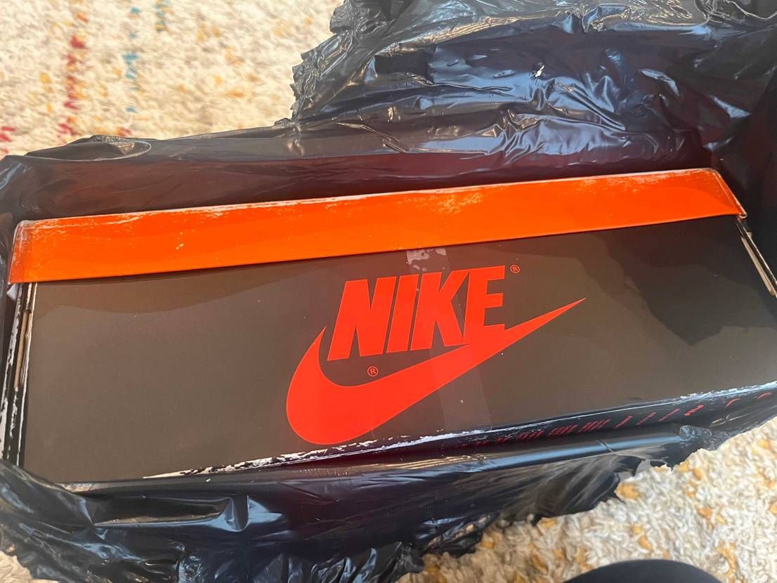 フトパから袋梱包で届きました。
親切に箱が開かないように粘着強めにのセロハンテ