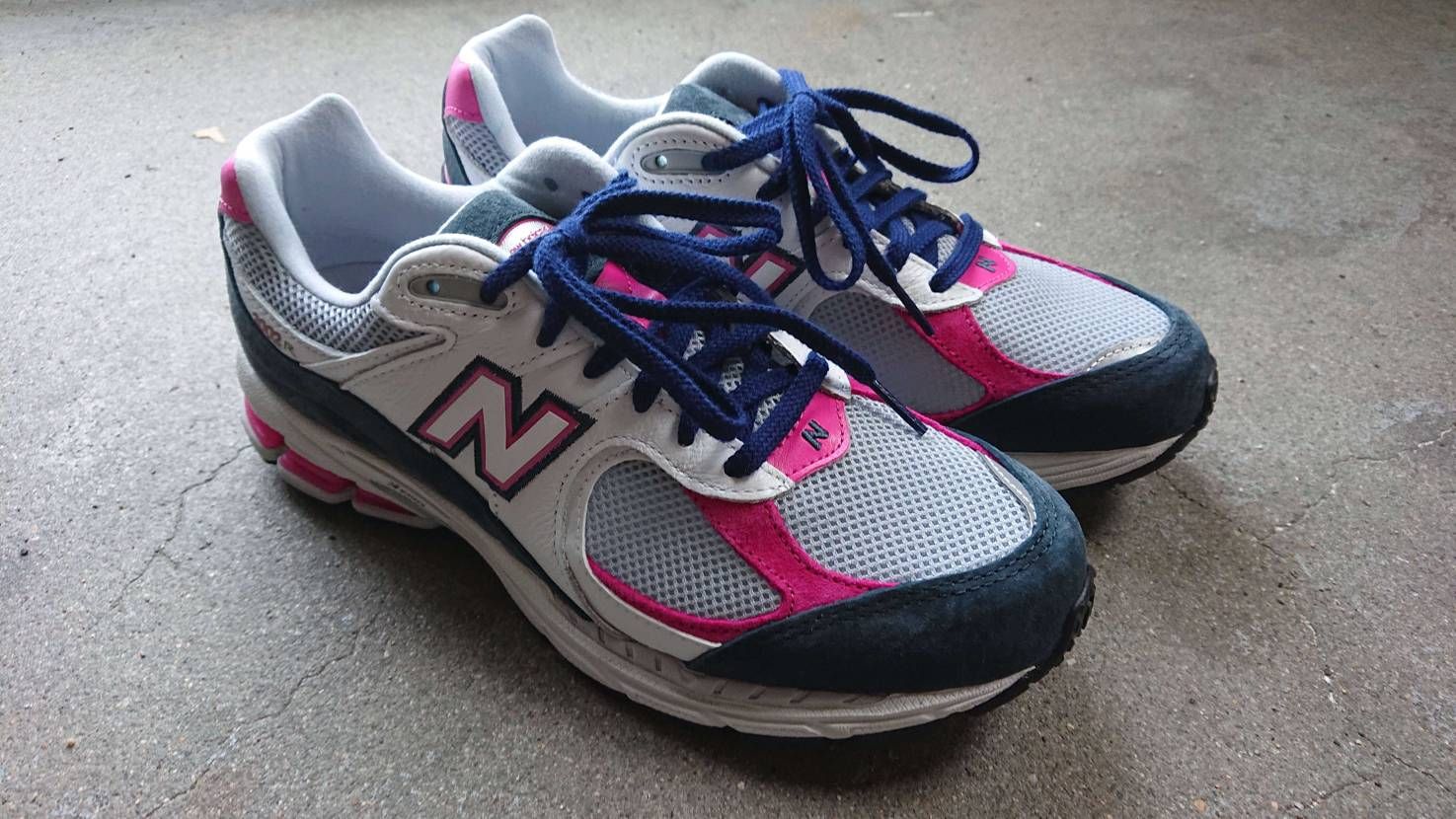 2002の中であまり人気ないカラーですが気に入ってます👟
シューレース変えてみ