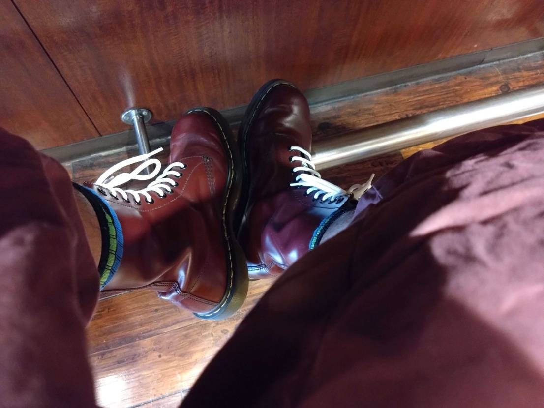 久々にマーチン履いたら見事に靴擦れ…(⁠´⁠；⁠ω⁠；⁠｀⁠