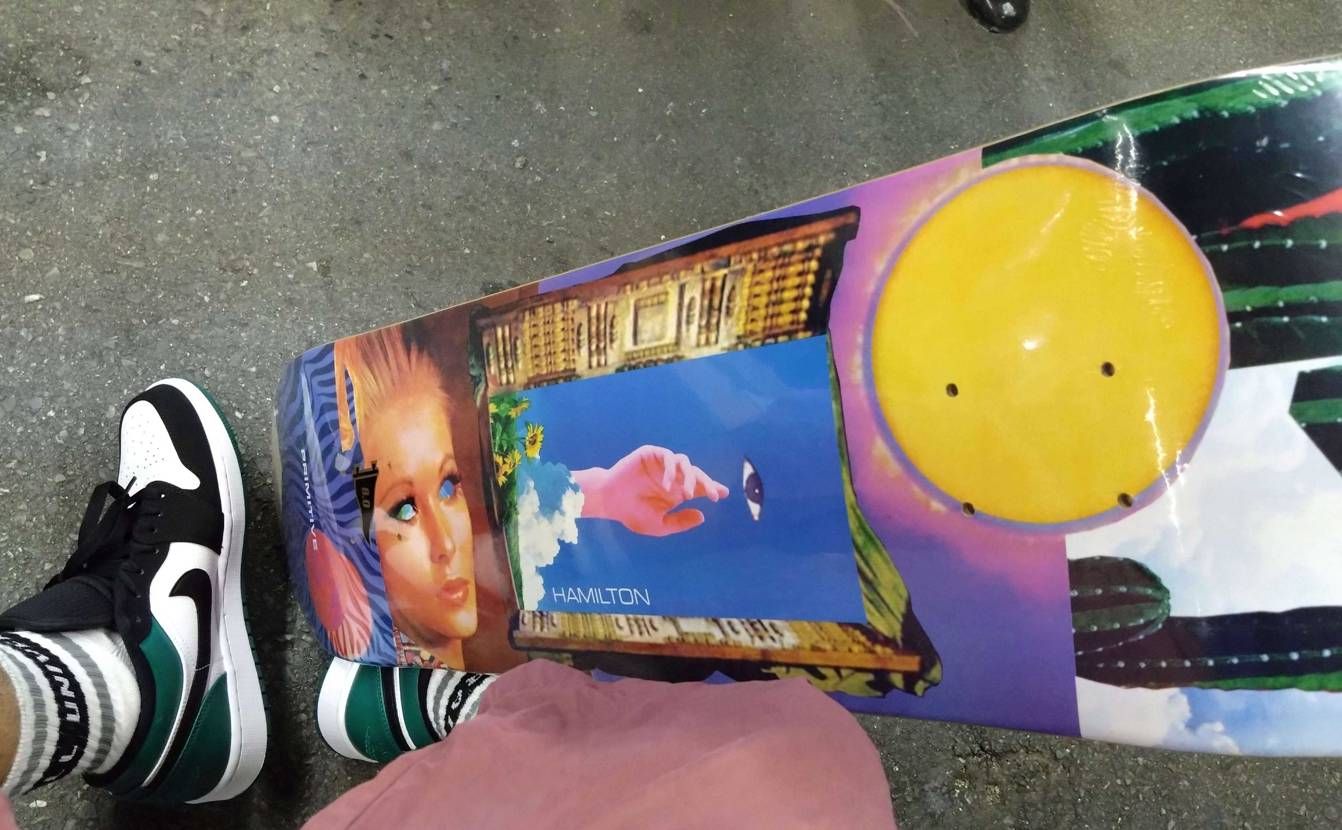 椅子にする用のオサレデッキ買いに来ました🛹