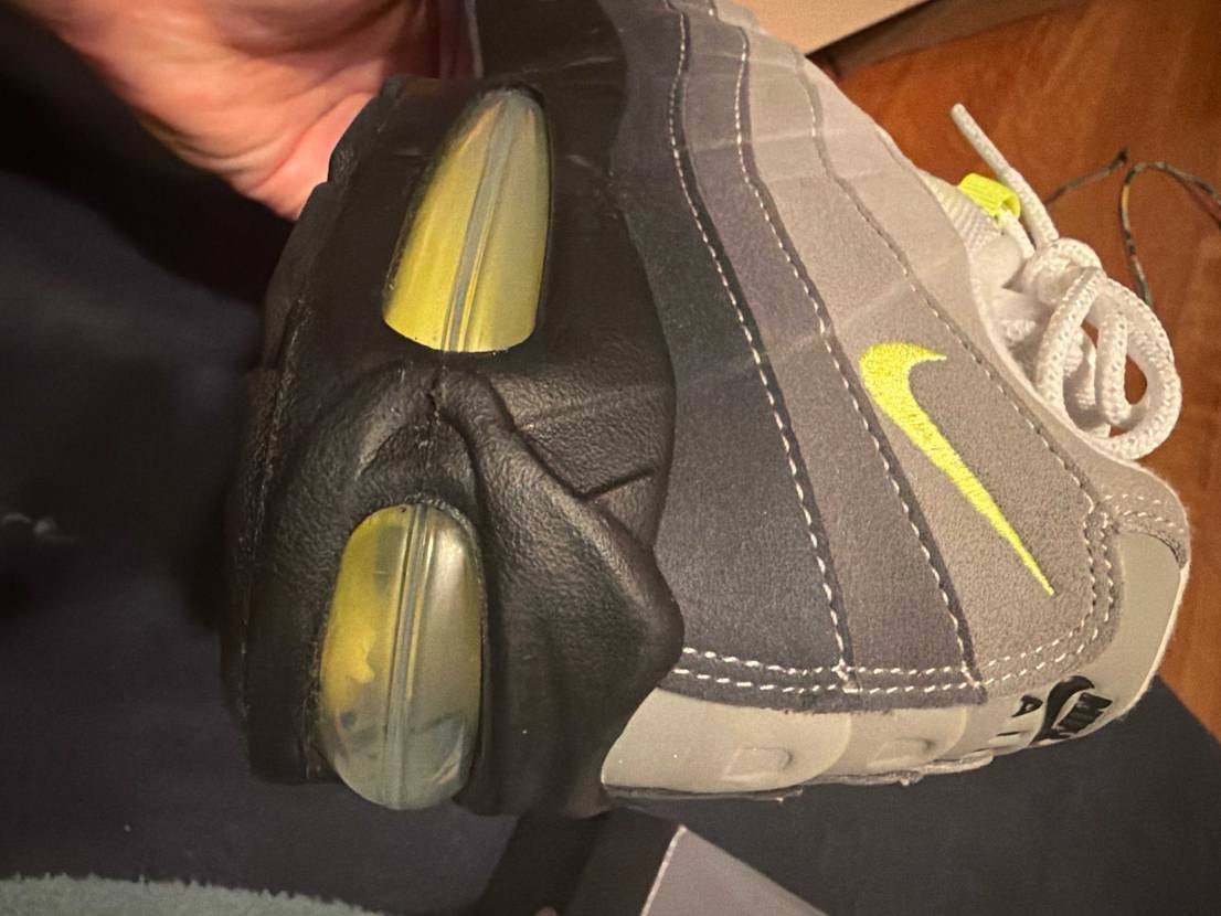 size?とフッパト二足当選品本日到着‼️
遅‼️
箱潰