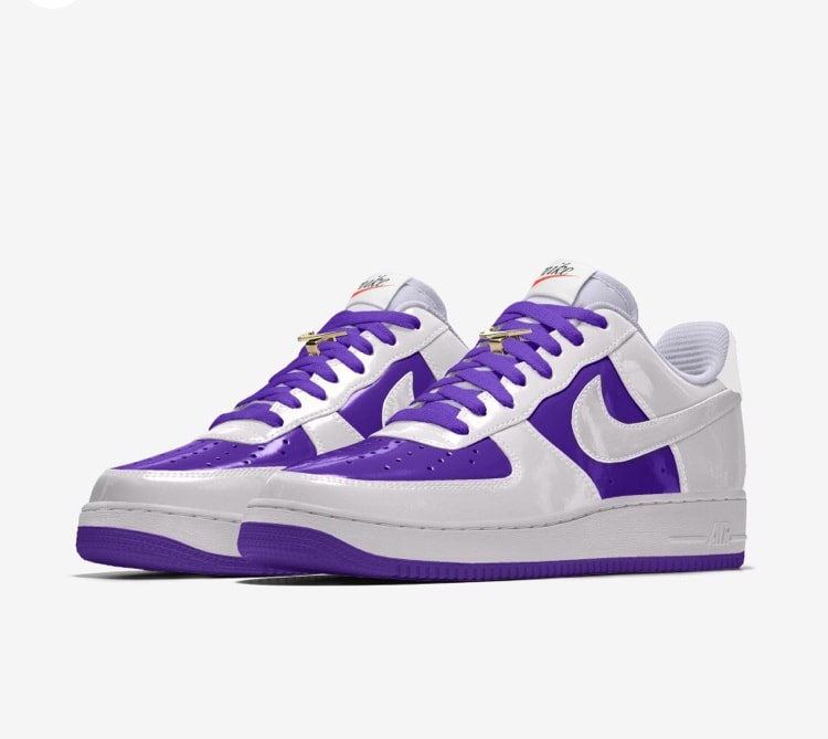 シューレースとアウトソールだけ変えてあとは白これがシンプルで