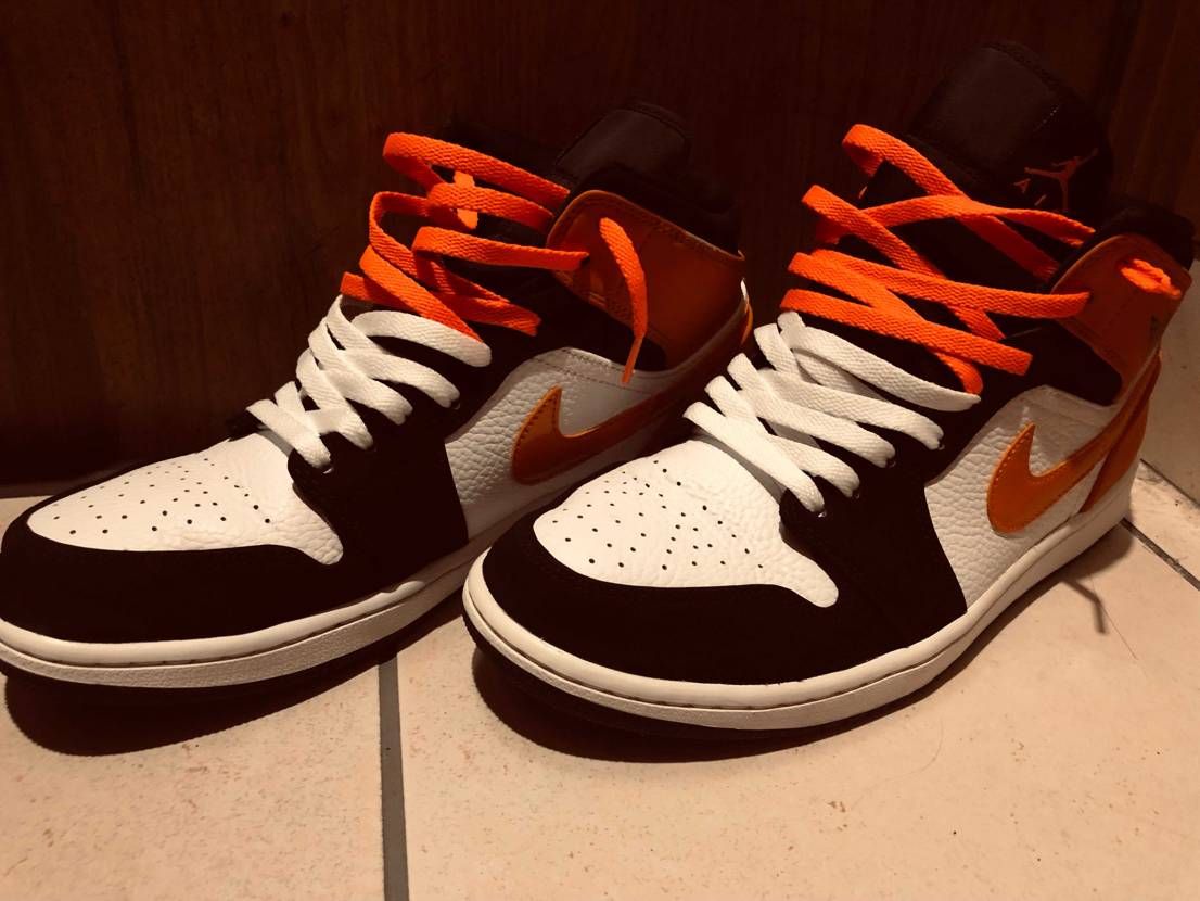 見様見真似でシューレース変えてみました。

ベタですかね？