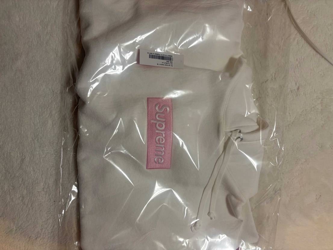 真っ白だと思ってたけど、届いたらオフホワイトみたいな感じなので、いい感じです。